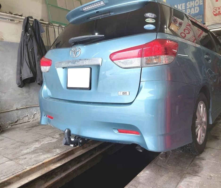 Фаркоп Halty TWis09- для Toyota Wish 2WD/4WD I, II поколения 2003-2017, условно съемный шар (тип A)