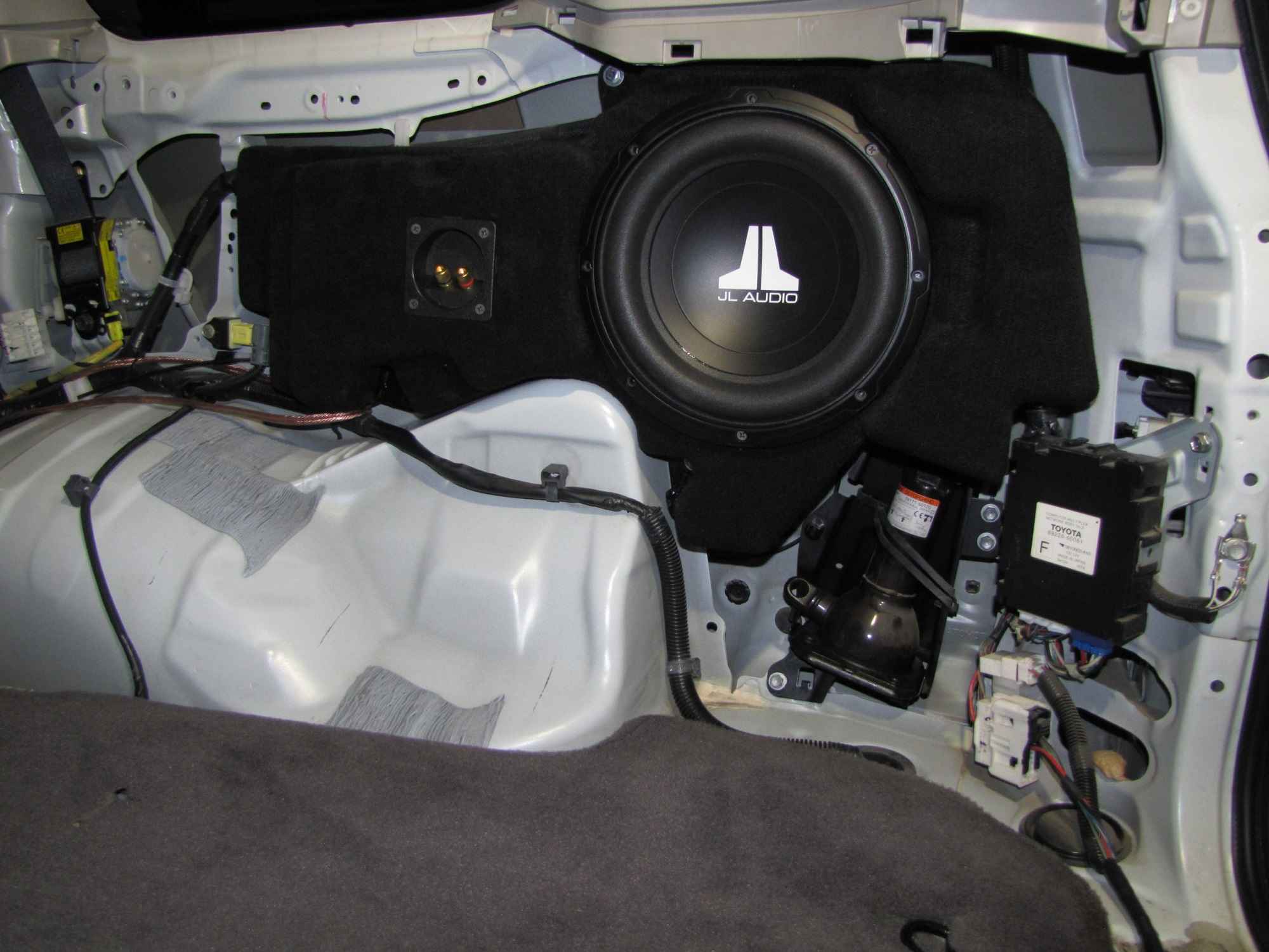 Короб стелс Toyota Land Cruiser 200 (правая сторона, без домкрата) Короб стелс Toyota Land Cruiser 200 (правая сторона, без домкрата)