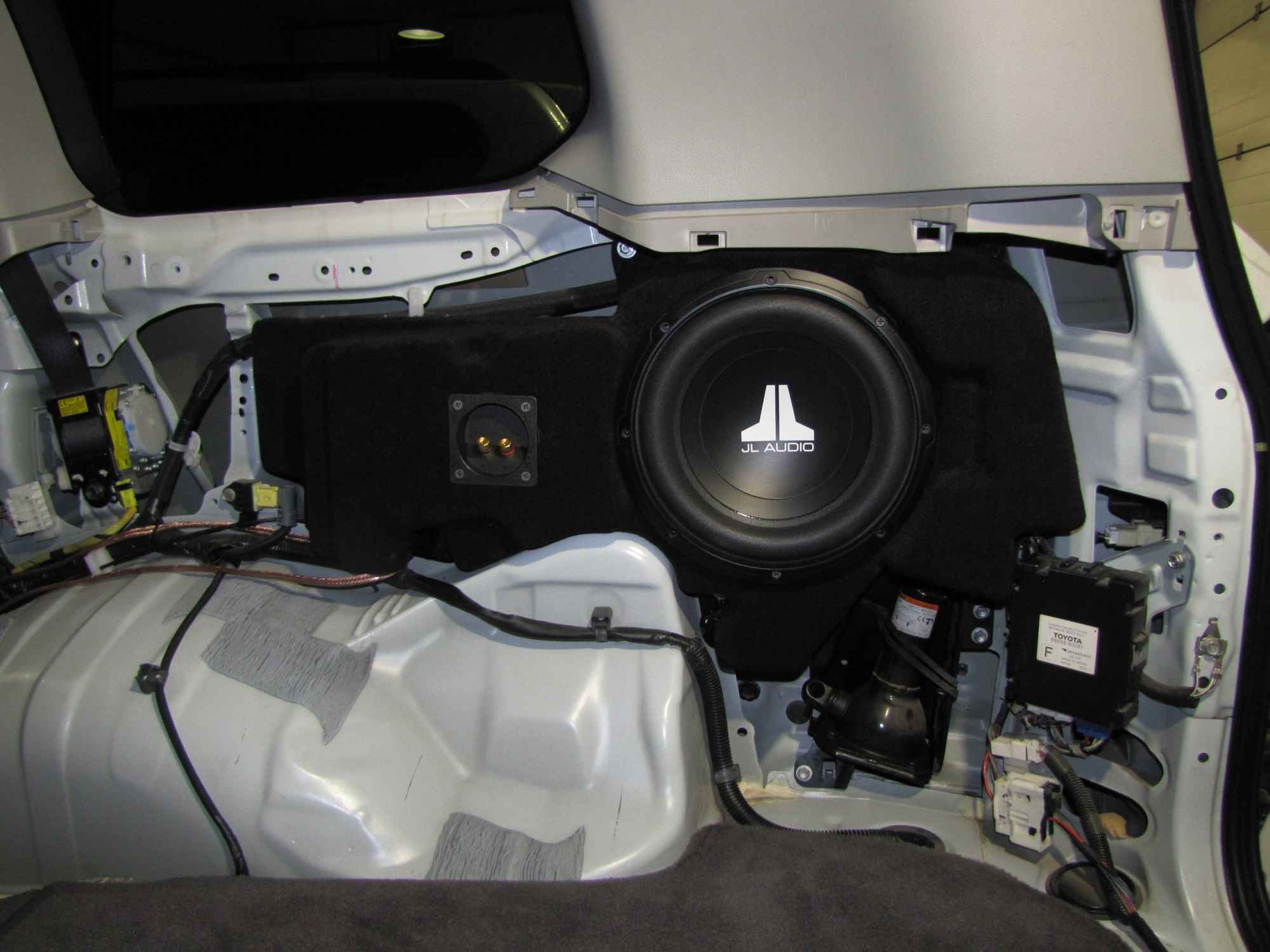 Короб стелс Toyota Land Cruiser 200 (правая сторона, без домкрата) Короб стелс Toyota Land Cruiser 200 (правая сторона, без домкрата)
