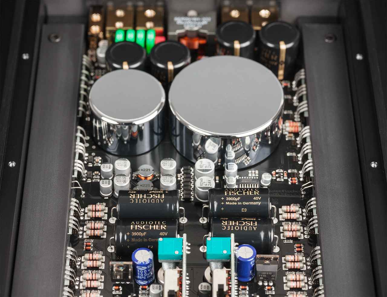 BRAX GX2400 Усилитель High End 4 канальный, чёрный, радиатор 