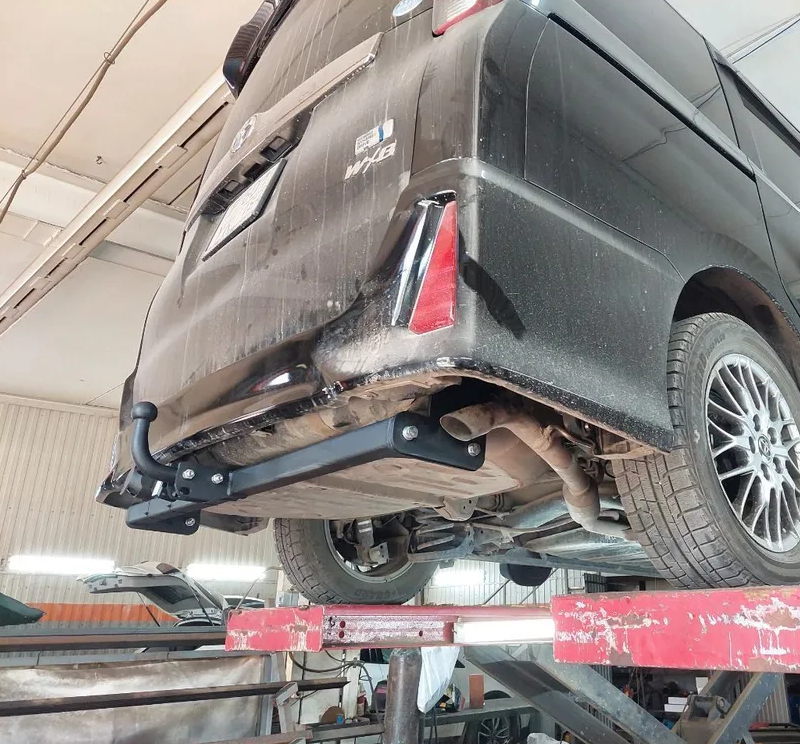 Фаркоп Halty TVox14 Toyota Voxy, Noah, Esquire III поколение 2014-2022, условно съемный шар (тип A)