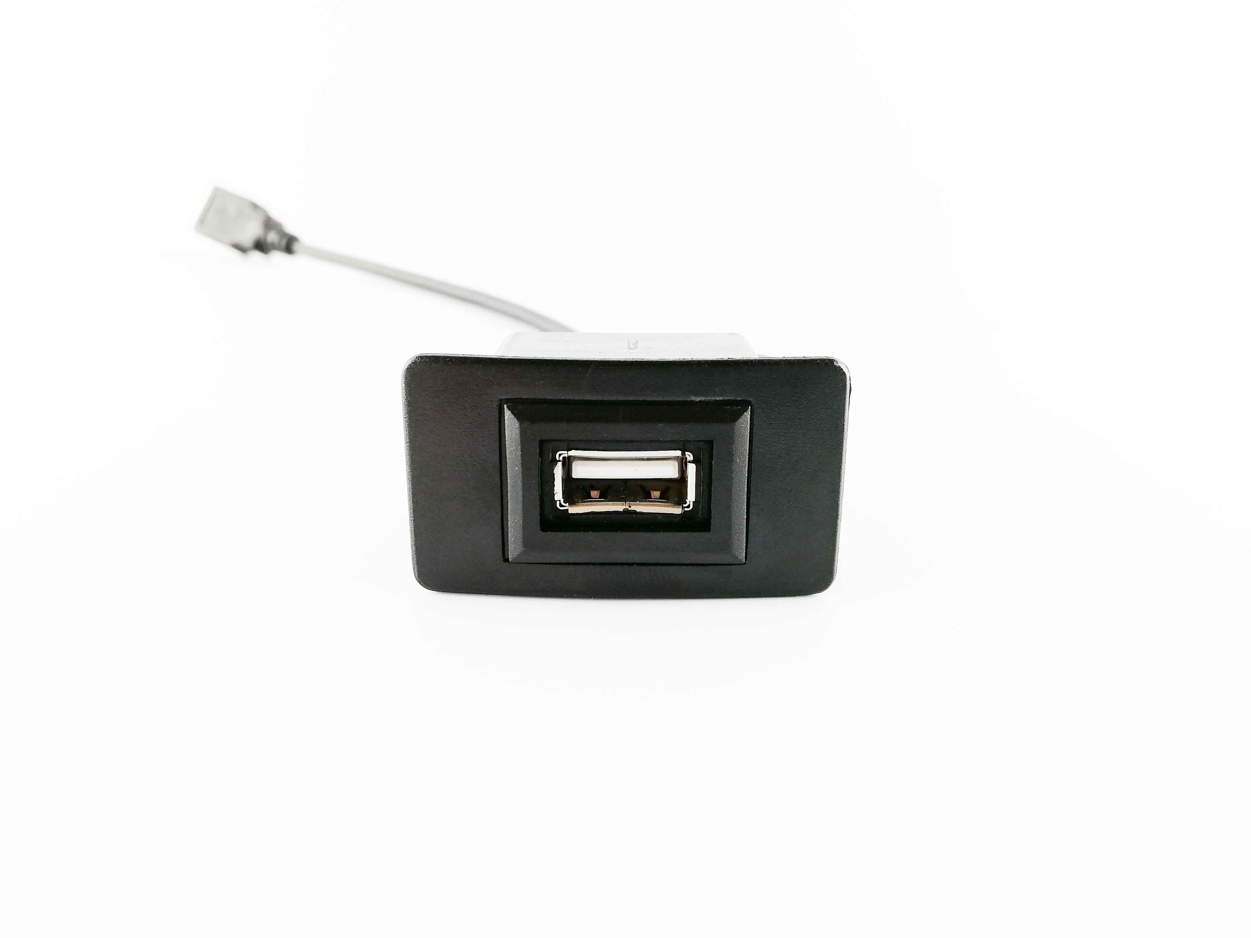 USB разъем в штатную заглушку для Honda