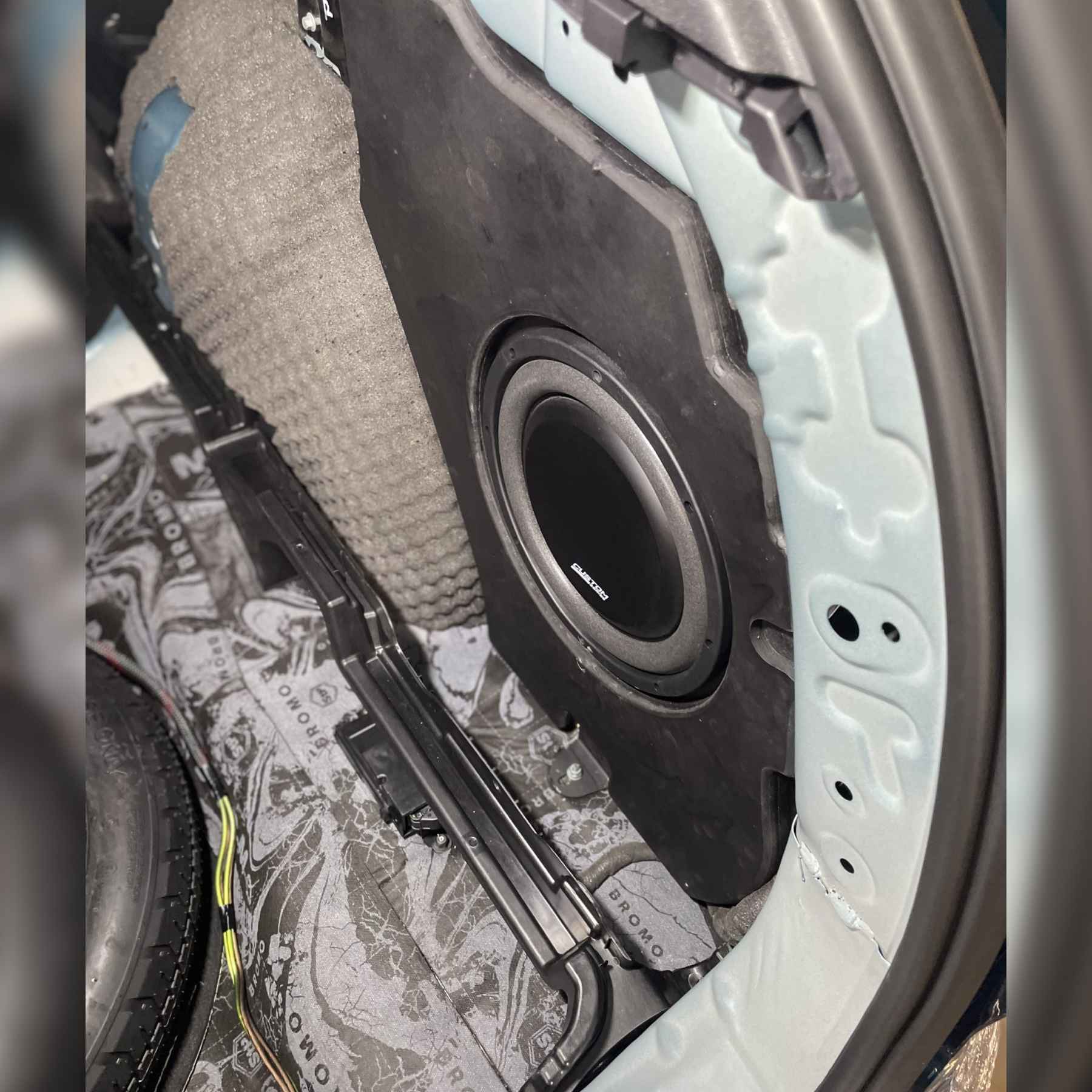 Короб стелс Geely Monjaro ver.1 c потаем 10 Короб стелс Geely Monjaro ver.1 c потаем 10