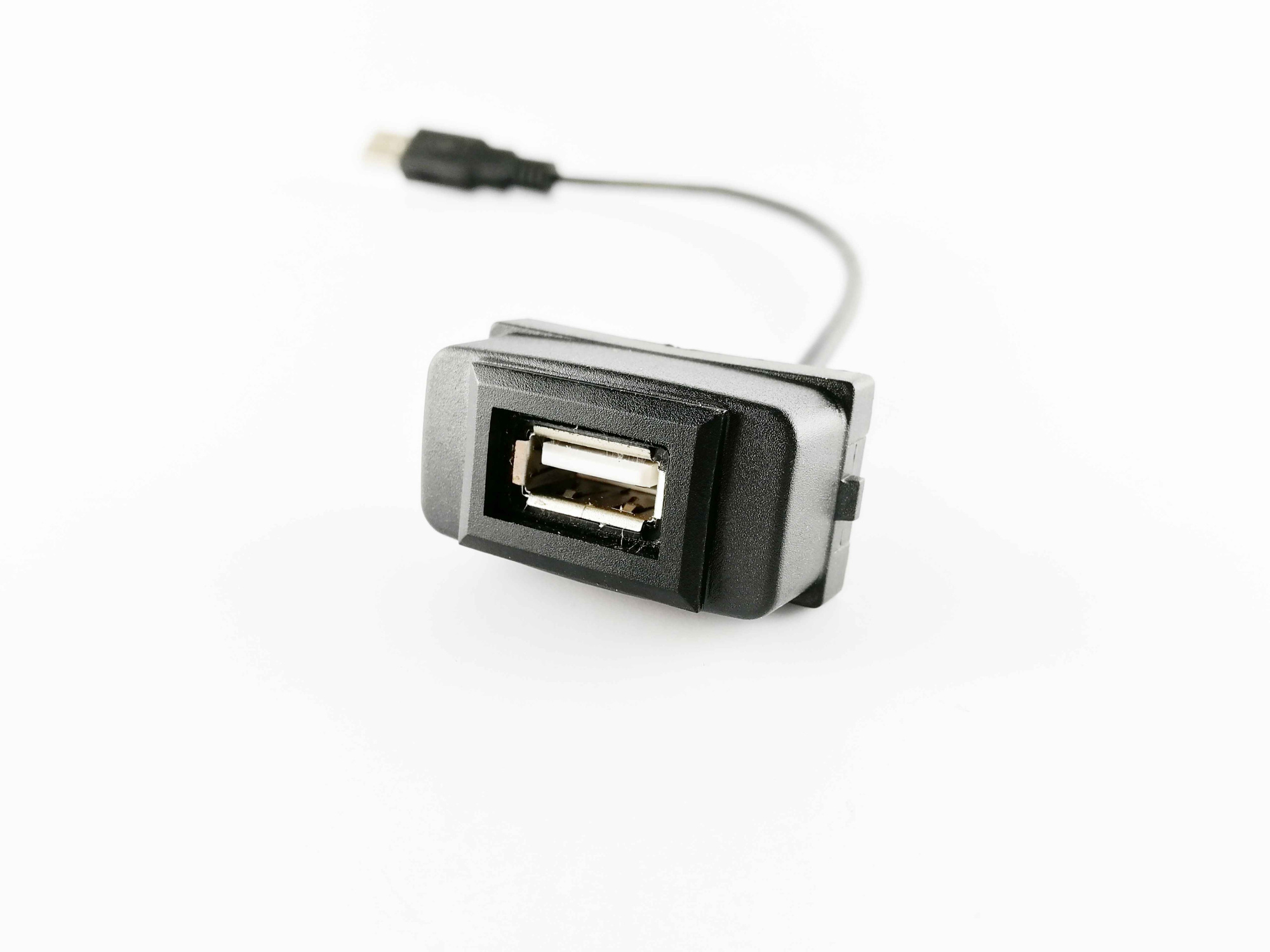 USB разъем в штатную заглушку для Mitsubishi