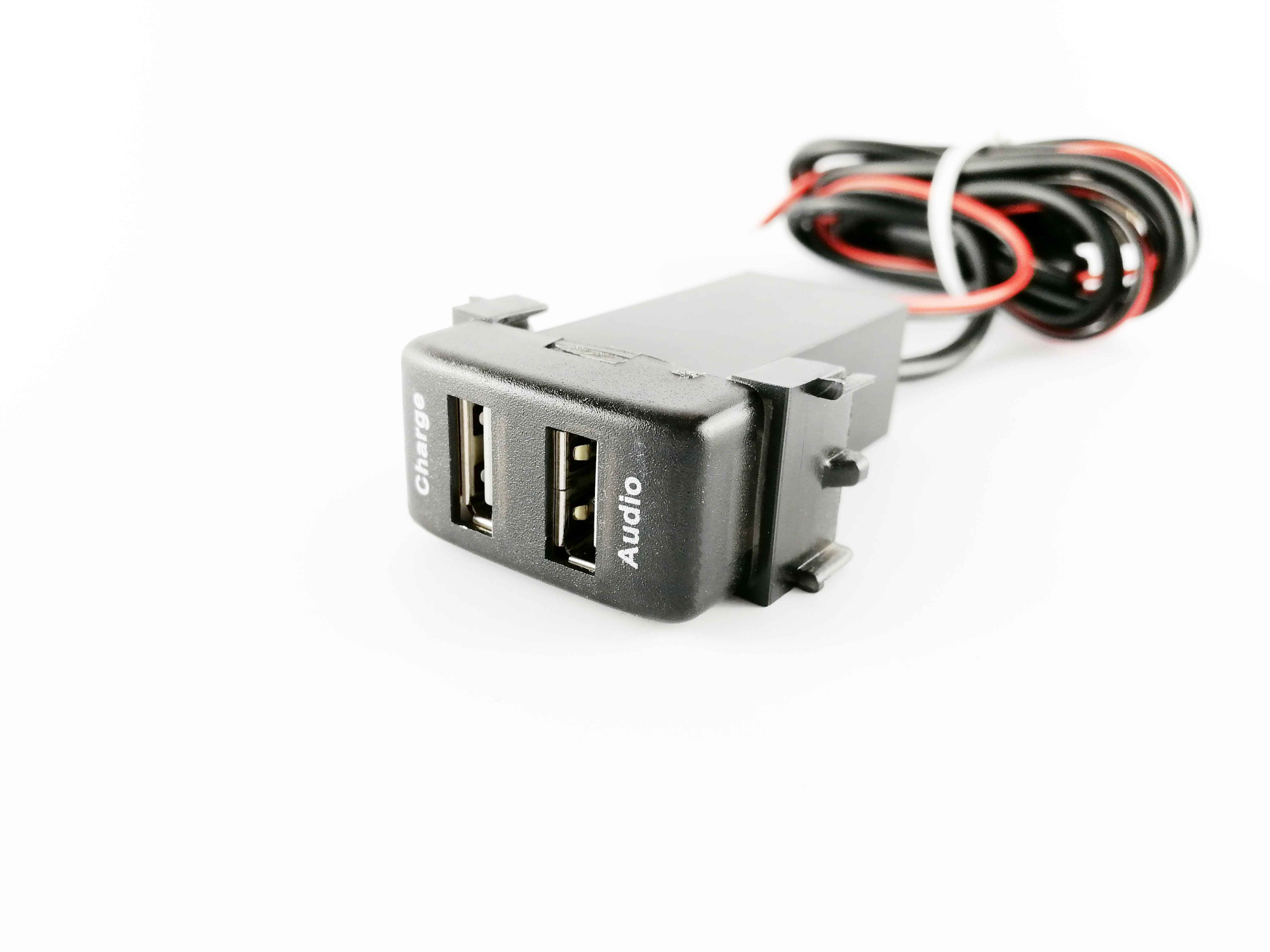 USB разъем в штатную заглушку для Nissan с зарядным устройством