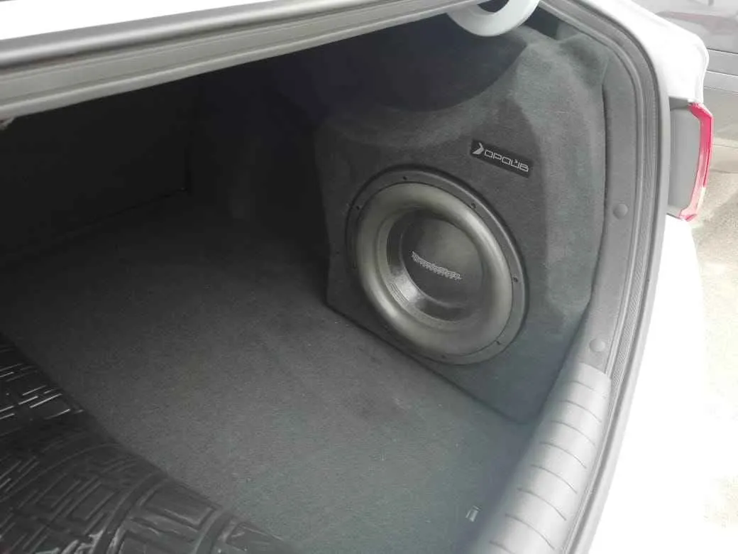 Короб стелс HYUNDAI SOLARIS 2 седан, с потаем 12″ Короб стелс HYUNDAI SOLARIS 2 седан, с потаем 12″