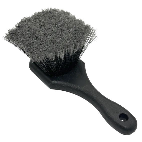 Щетка для чистки резины, дисков и подкрылок LERATON BR9 Щетка для чистки резины, дисков и подкрылок LERATON BR9