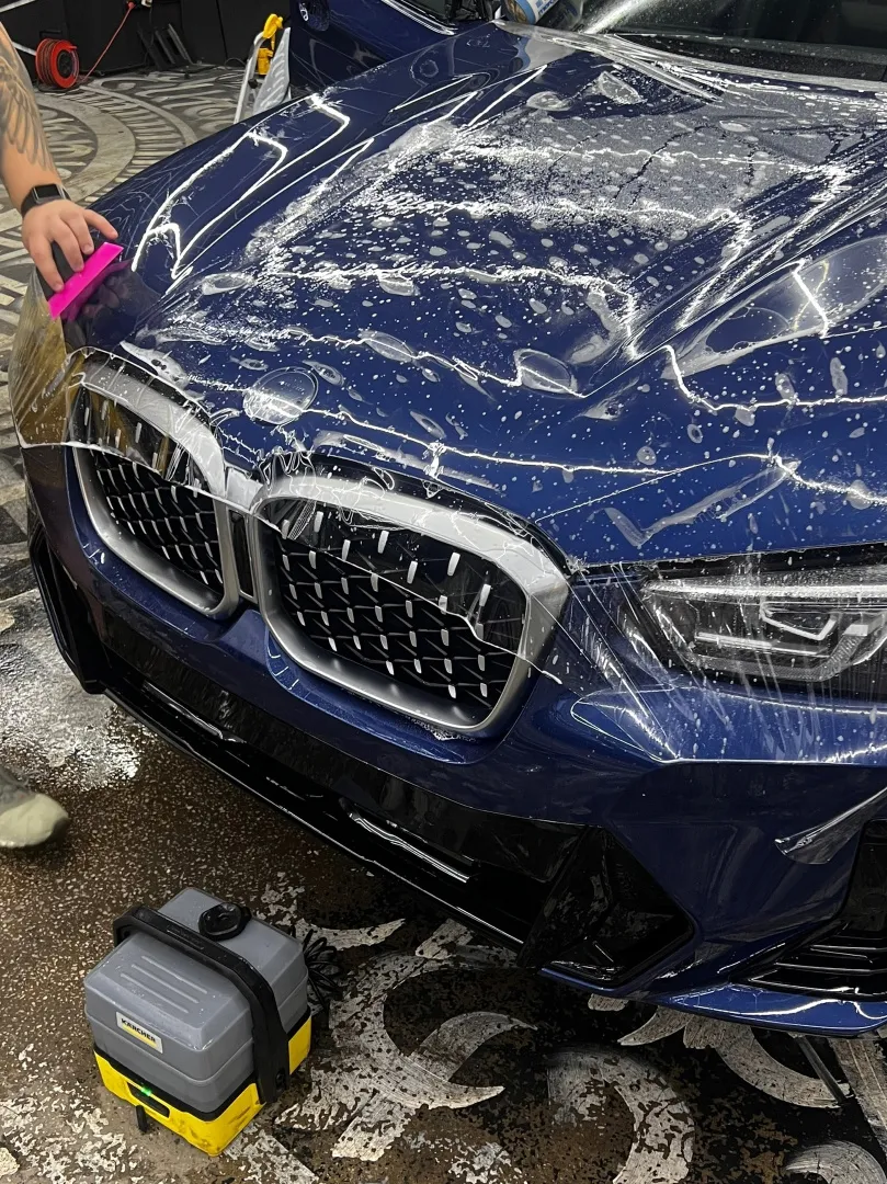 Оклейка автомобиля антигравийной пленкой (Защита кузова) Оклейка автомобиля антигравийной пленкой (Защита кузова)